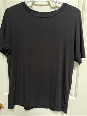 Oak + Fort sz S  Black short sleeve tee - Closet Staple